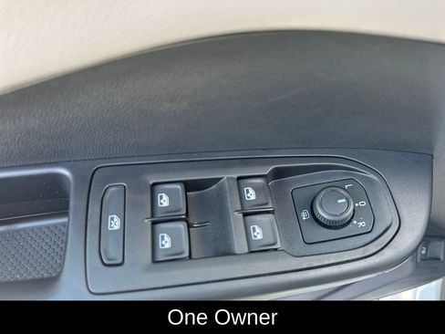 Used 2023 Volkswagen Taos SE w/ Panoramic Sunroof Package AWD/4WD image 8