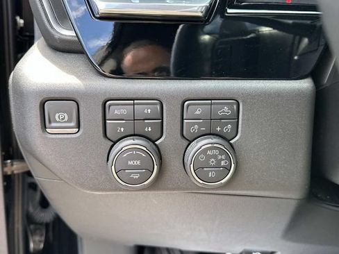 Used 2025 Chevrolet Silverado 1500 LTZ w/ LTZ Premium Package AWD/4WD image 17