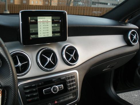 Used 2014 Mercedes-Benz CLA 250 image 33