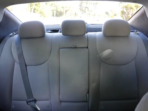 Used 2016 Hyundai Elantra SE FWD image 12