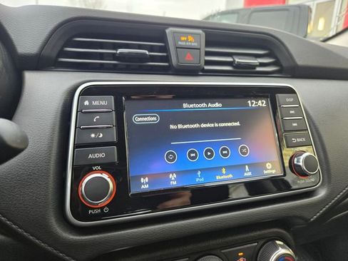 Used 2025 Nissan Versa S w/ Trunk Package image 24