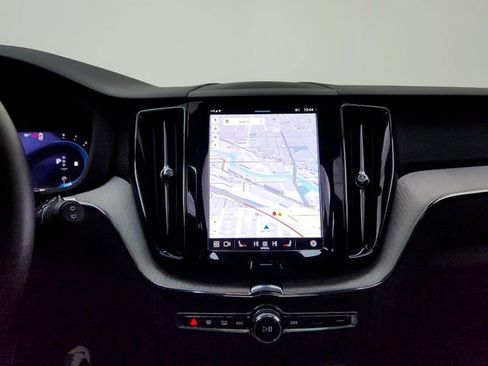 Certified 2025 Volvo XC60 B5 Plus image 28
