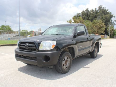 Used 2010 Toyota Tacoma 2WD Regular Cab image 3