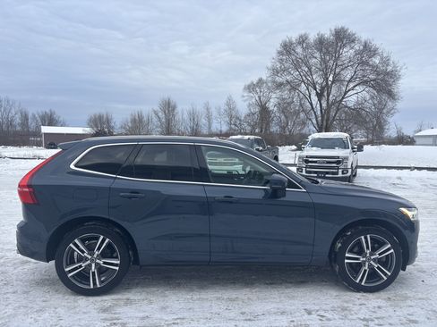 Used 2018 Volvo XC60 T6 Momentum w/ Convenience Package image 2