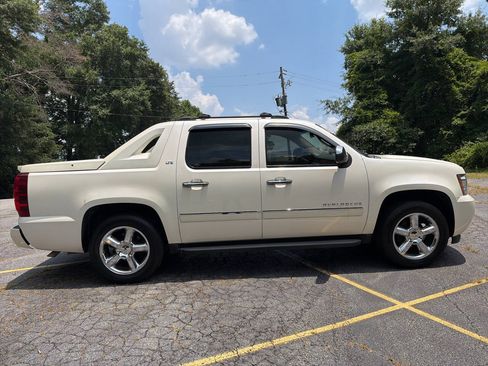 Used 2012 Chevrolet Avalanche LTZ RWD image 8