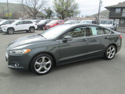 Used 2015 Ford Fusion SE image 3