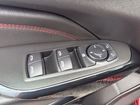 Certified 2025 Chevrolet Trax RS w/ Sunroof Package FWD image 12