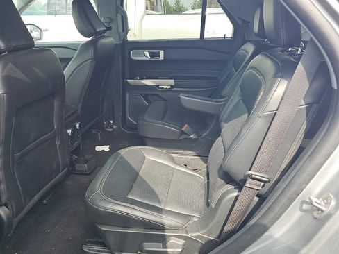 Used 2024 Ford Explorer Limited AWD/4WD image 4