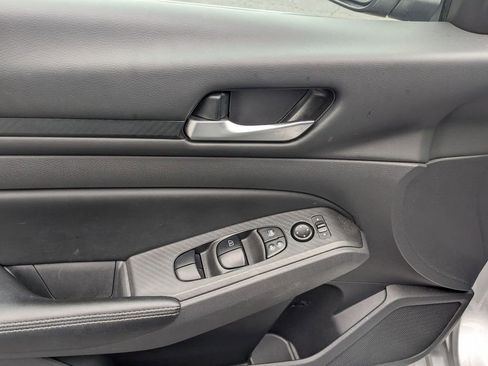 Used 2024 Nissan Altima 2.5 SV image 13