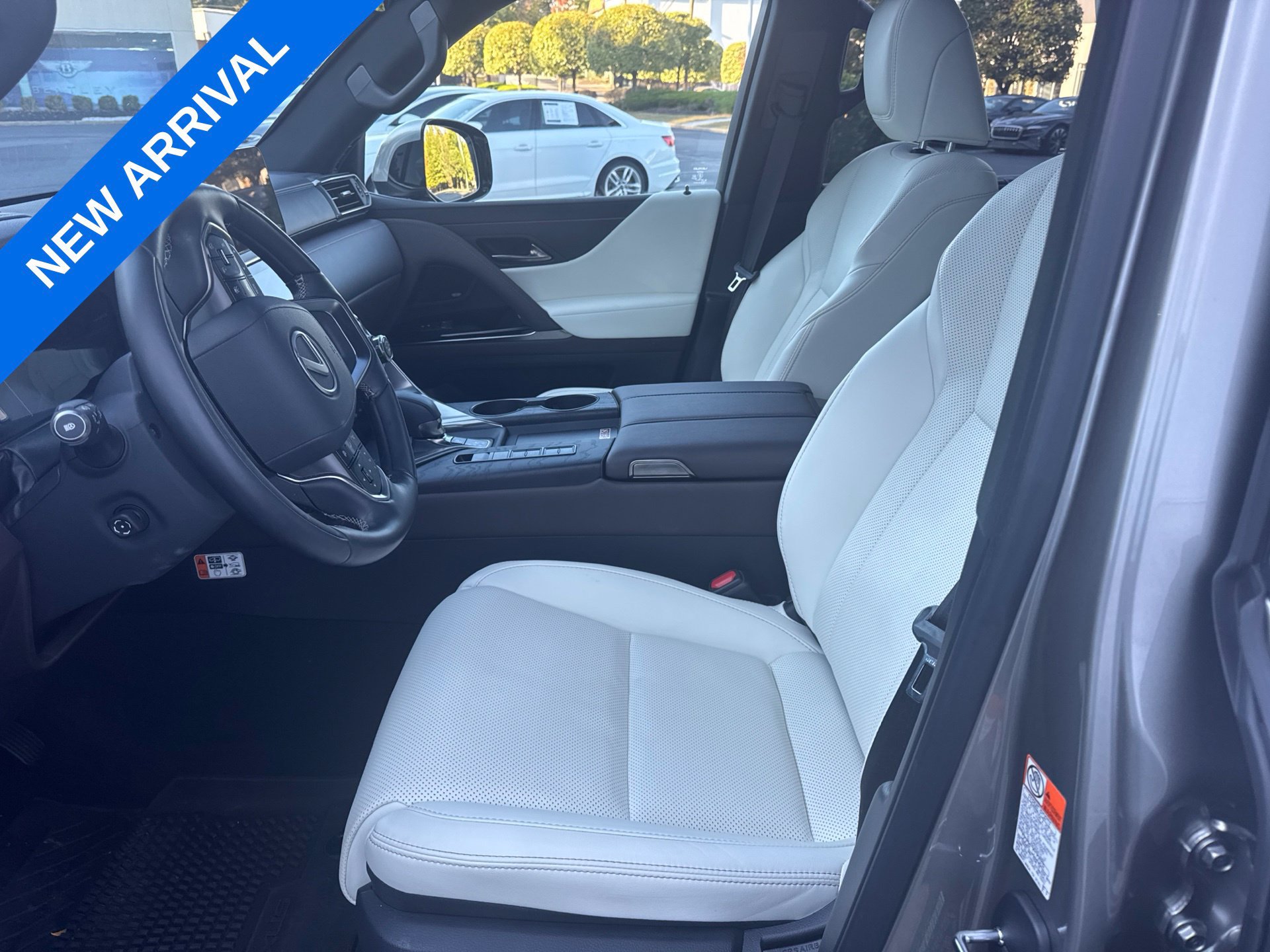Used 2026 Lexus LX 700h Luxury w/ Accessory Package (Z1) AWD/4WD image 6