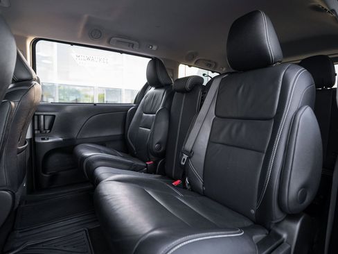 Used 2016 Toyota Sienna SE Premium image 29