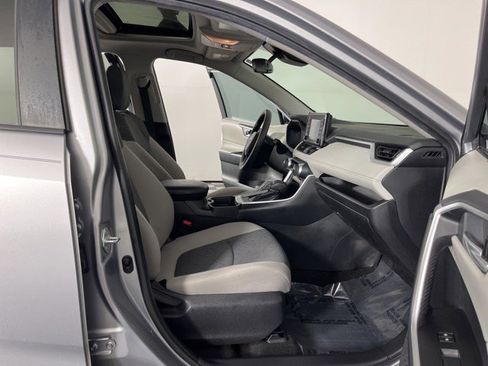 Used 2021 Toyota RAV4 XLE w/ Convenience Package FWD image 38