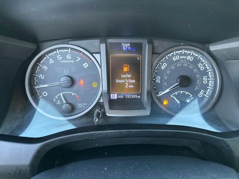 Used 2017 Toyota Tacoma TRD Off-Road image 16