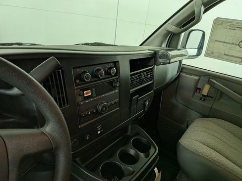 New 2026 GMC Savana 2500 RWD image 25