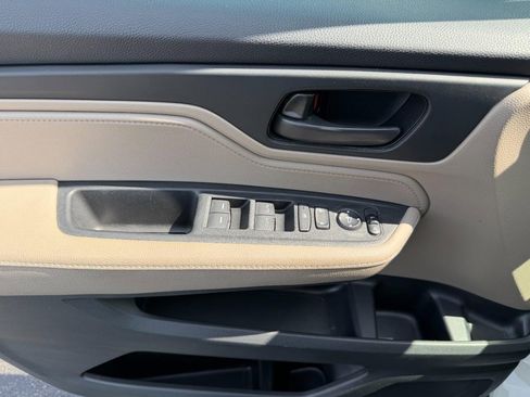 Certified 2018 Honda Odyssey LX image 15