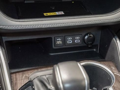 Used 2023 Toyota Highlander Limited AWD/4WD image 23