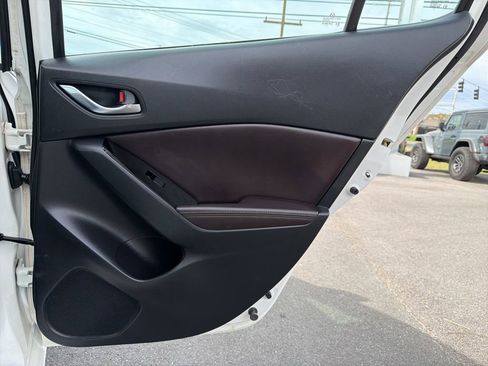 Used 2018 MAZDA MAZDA3 Touring image 15