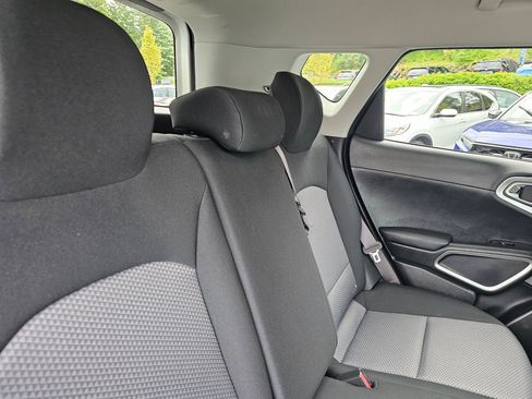 Used 2023 Kia Soul LX w/ LX Technology Package FWD image 12