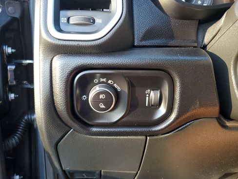 Used 2025 RAM 2500 Big Horn AWD/4WD image 30