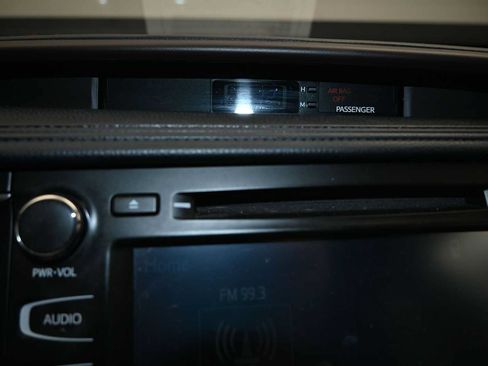Used 2017 Toyota Highlander XLE AWD/4WD image 16