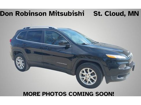 Used 2018 Jeep Cherokee Latitude w/ Safety Group AWD/4WD image 1
