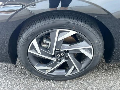 Certified 2025 Hyundai Elantra Sport w/ Cargo Package image 9