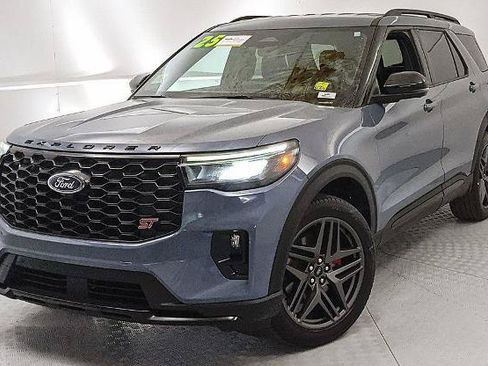 Certified 2025 Ford Explorer ST RWD image 6
