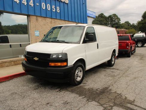 Used 2019 Chevrolet Express 2500 w/ Driver Convenience Package RWD image 4