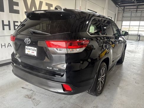 Used 2019 Toyota Highlander XLE image 32