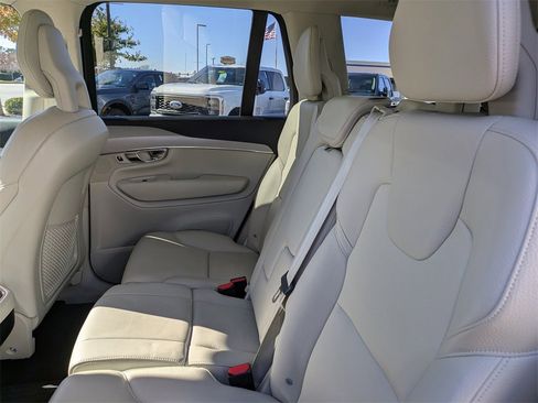 Certified 2022 Volvo XC90 T5 Momentum w/ Climate Package image 14