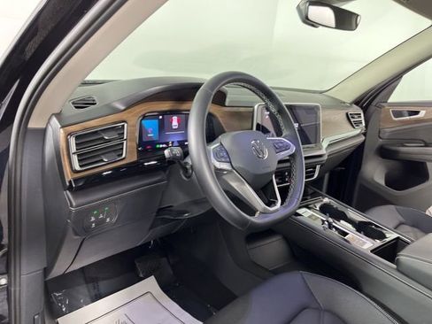 Used 2024 Volkswagen Atlas SE w/ Black Wheel Package image 19