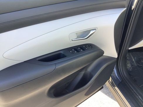 Certified 2025 Hyundai Tucson SE image 18