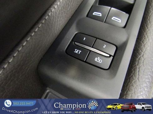 Used 2021 GMC Yukon XL Denali w/ Denali Ultimate Package AWD/4WD image 32