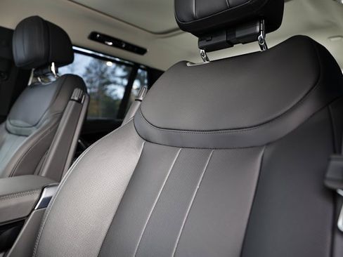 New 2025 Land Rover Range Rover Long Wheelbase SE image 27