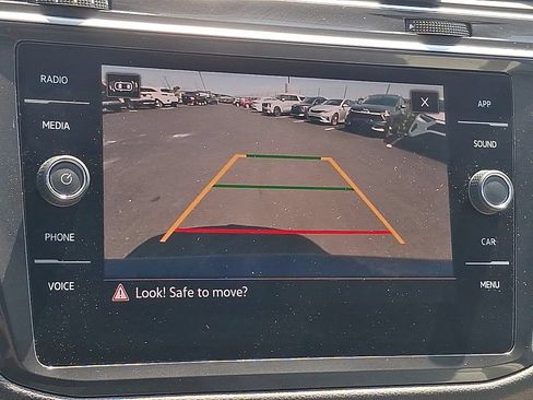 Used 2023 Volkswagen Tiguan SE w/ Panoramic Sunroof Package FWD image 25