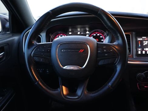 Used 2019 Dodge Charger SXT image 9
