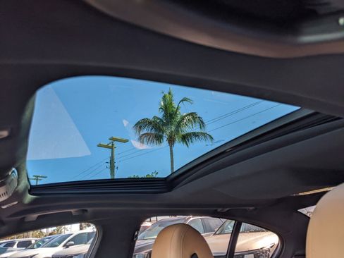 Used 2021 BMW 540i image 16