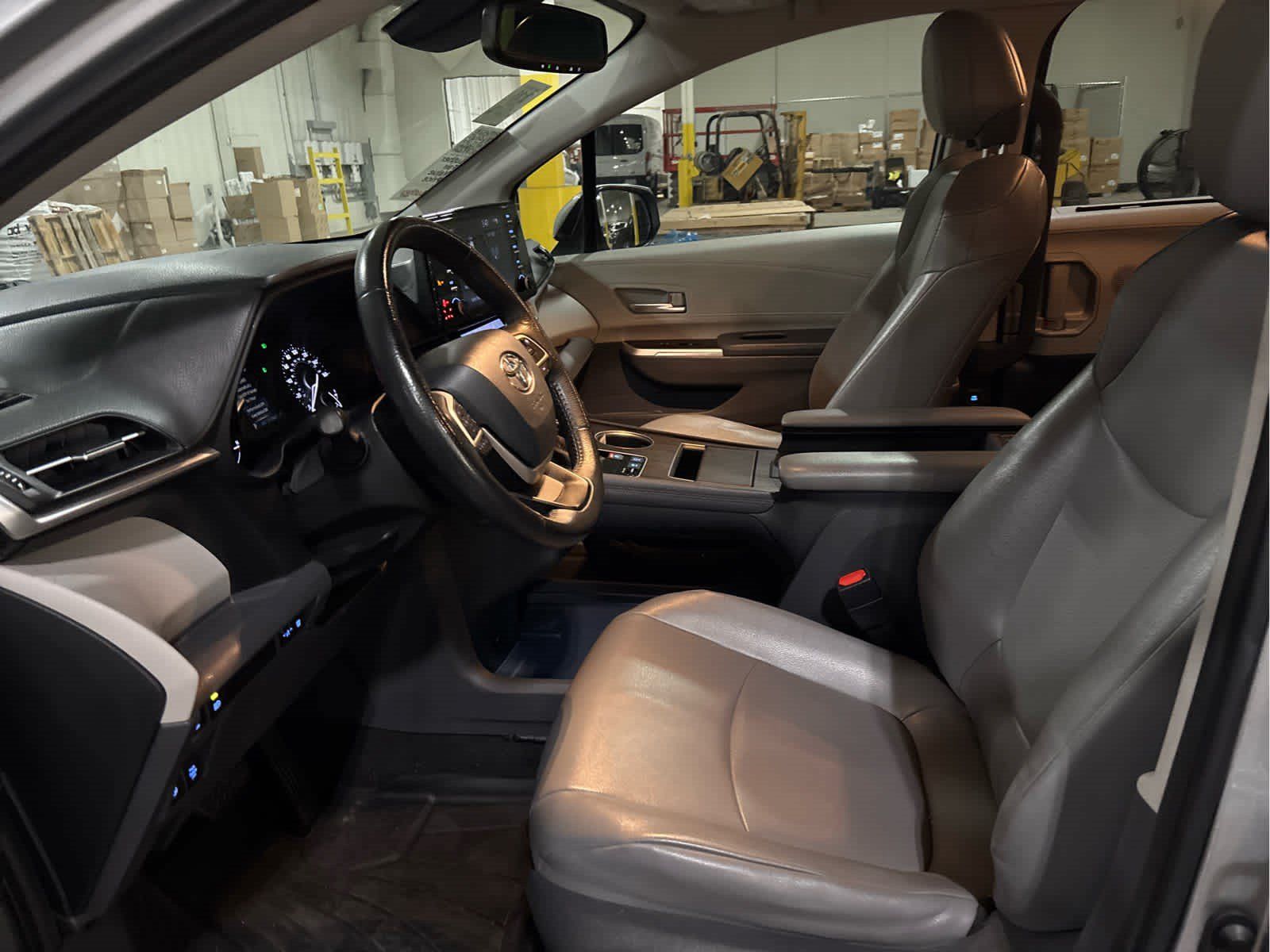 Used 2021 Toyota Sienna XLE AWD/4WD image 9