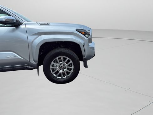 Used 2025 Toyota Tacoma Limited AWD/4WD image 34