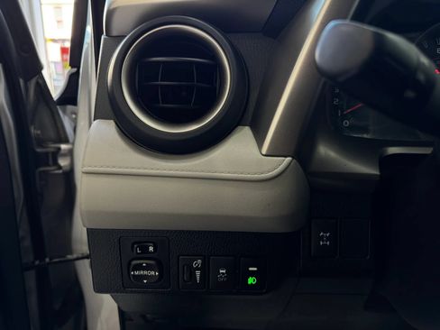 Used 2015 Toyota RAV4 LE AWD/4WD image 14