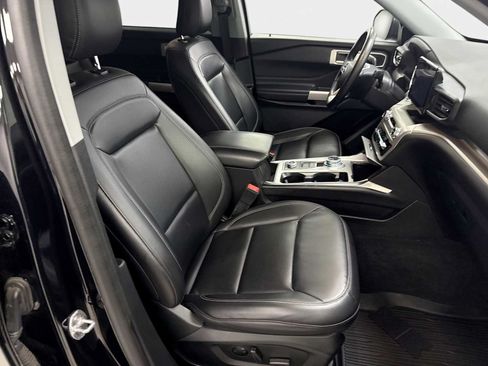 Used 2022 Ford Explorer XLT w/ Equipment Group 202A AWD/4WD image 26