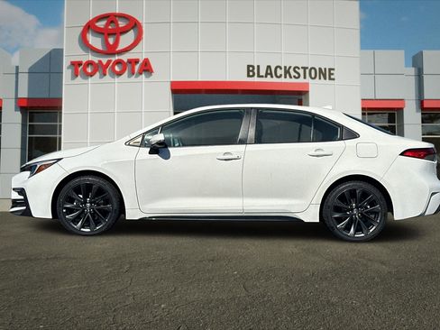 Used 2025 Toyota Corolla SE w/ SE Premium Package FWD image 6