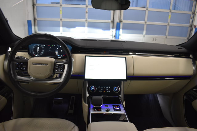 Used 2023 Land Rover Range Rover SE AWD/4WD image 5