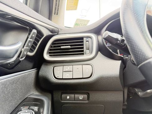 Used 2019 Kia Sorento SX image 13