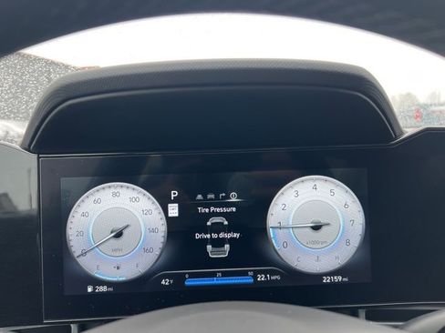 Used 2025 Hyundai Elantra SEL image 36