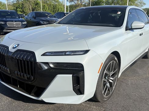 Certified 2023 BMW i7 xDrive60 w/ Executive Package 2 image 5
