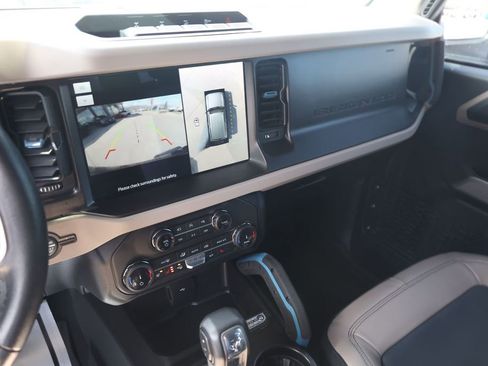 Used 2022 Ford Bronco Wildtrak AWD/4WD image 15
