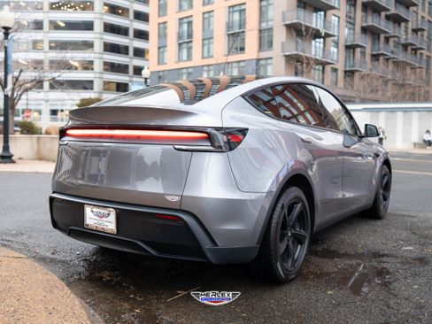 Used 2026 Tesla Model Y Long Range RWD image 7