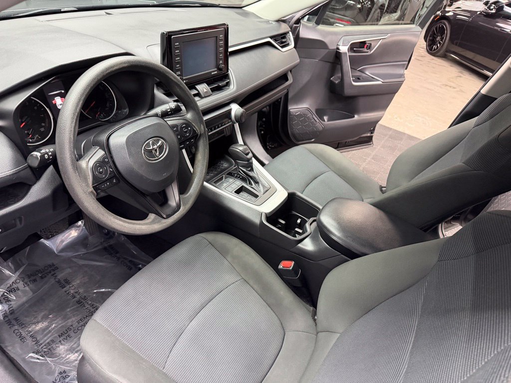 Used 2022 Toyota RAV4 LE FWD image 31