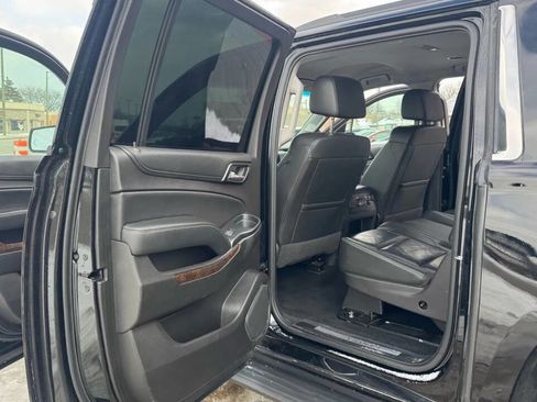 Used 2018 Chevrolet Suburban LT image 18